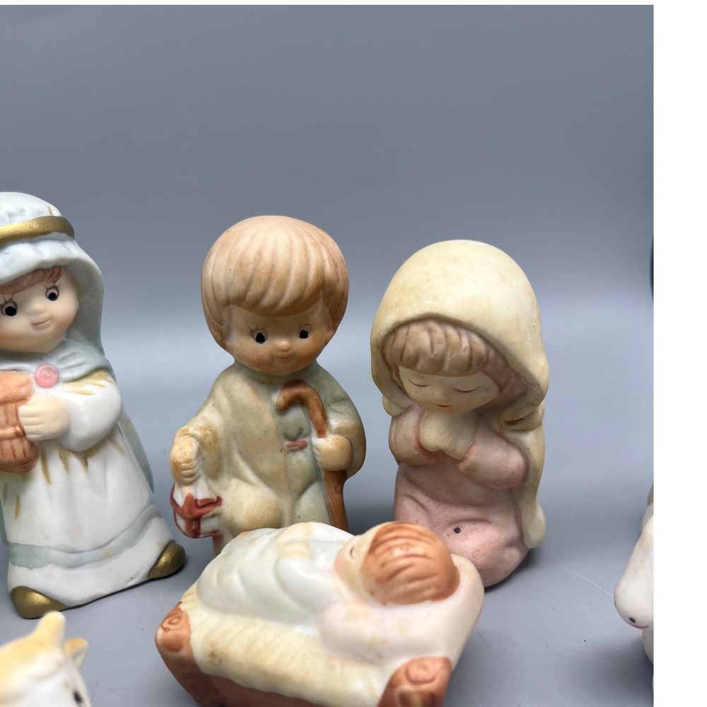 Vintage Nativity Taiwan Ceramic bisque 11 piece set - Picture 3 of 6